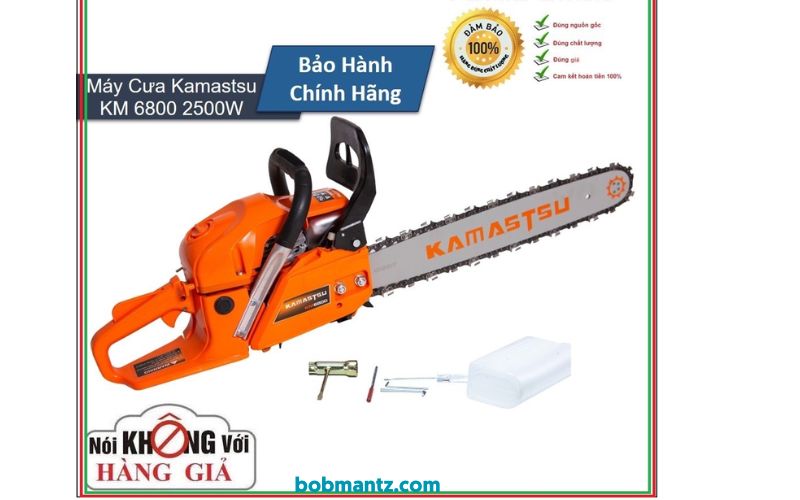 Máy cưa xích chạy xăng 2 thì KAMASTSU-KM 6800 là lựa chọn lý tưởng cho các công việc liên quan đến cắt gỗ, tỉa cây, và các nhiệm vụ lâm nghiệp